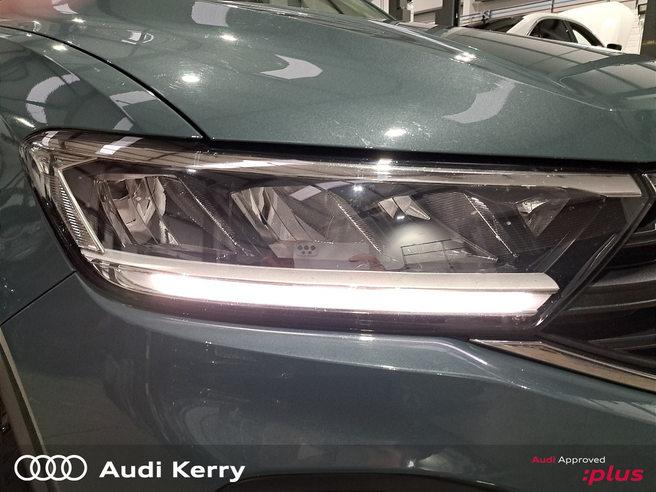 2023 Volkswagen T-Roc LIFE 2.0 TDI 116HP WITH HEATED SEATS AND REAR CAMERA €31,900