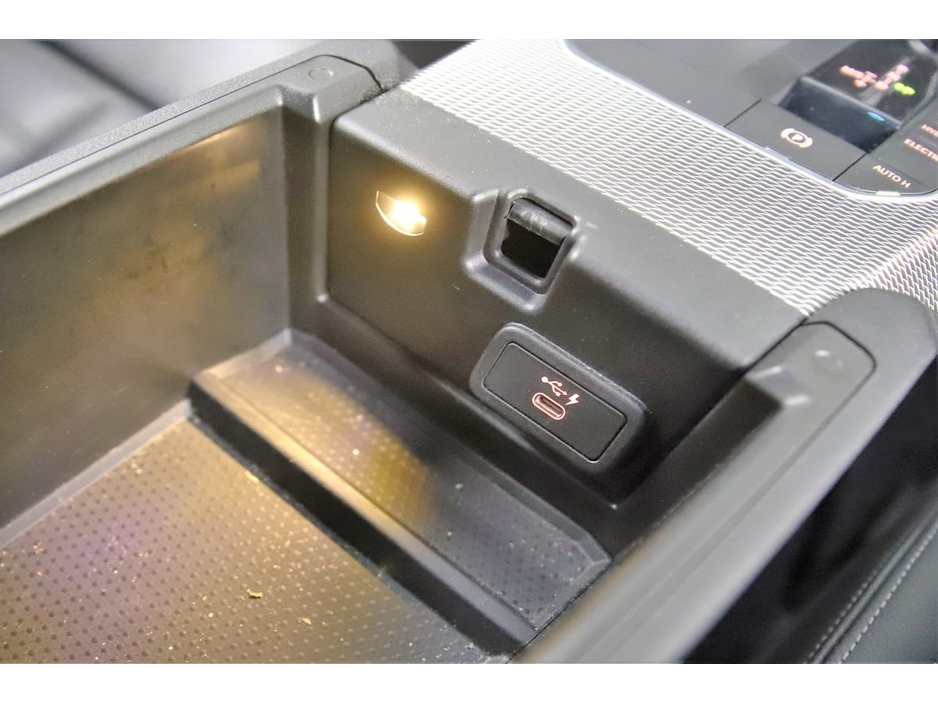 2021 BMW 3 Series - image 23