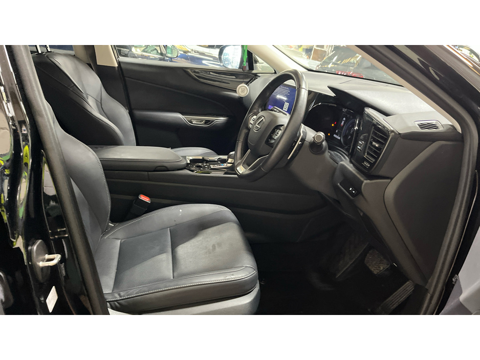 2024 Lexus NX 450 h+ - image 7