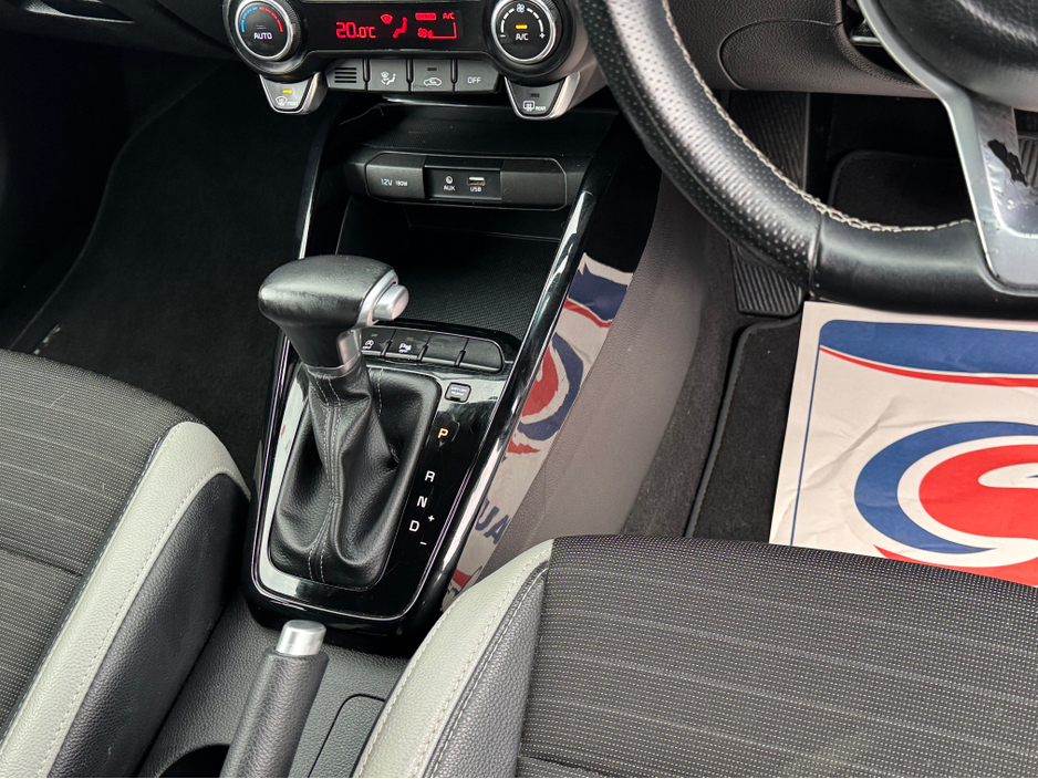 2019 Kia Stonic - image 2