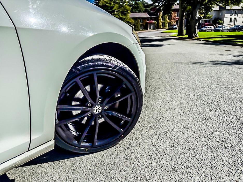 2018 Volkswagen Golf - image 4