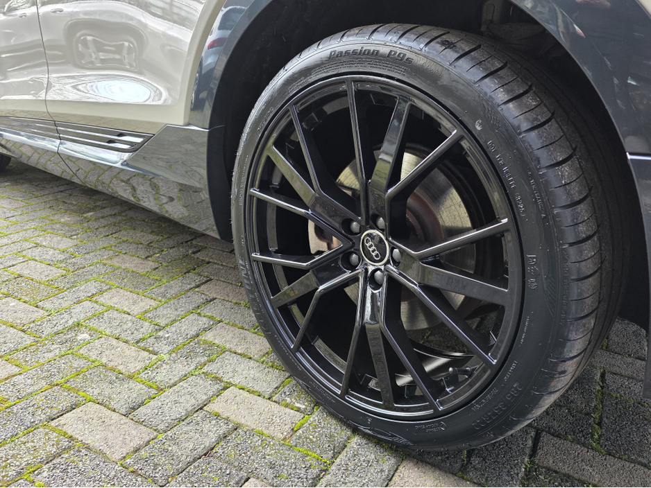 2021 Audi e-tron - image 8