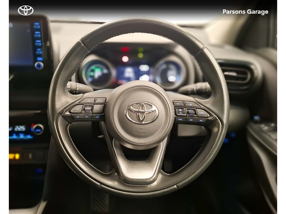 2023 Toyota Yaris Cross - image 9