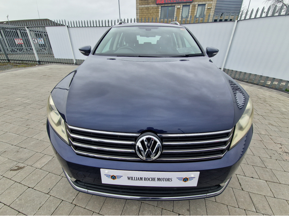 2012 Volkswagen Passat - image 3