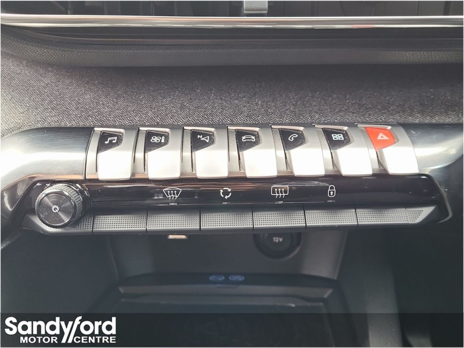 2021 Peugeot 3008 - image 25