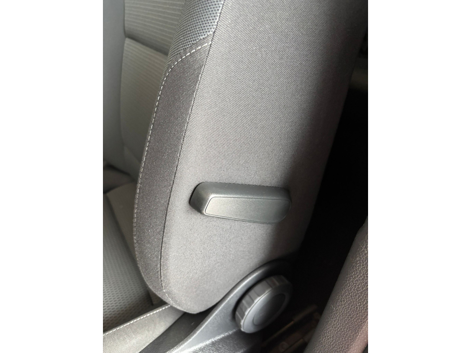 2014 Volkswagen Golf - image 19