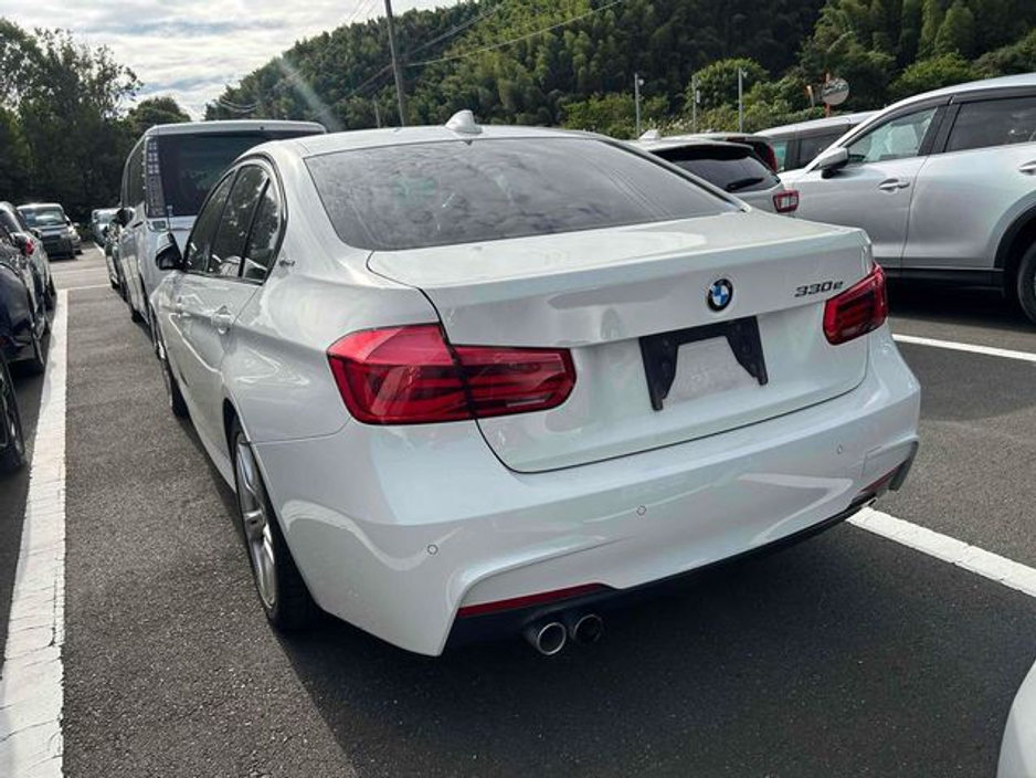 2019 BMW 3 Series - image 2