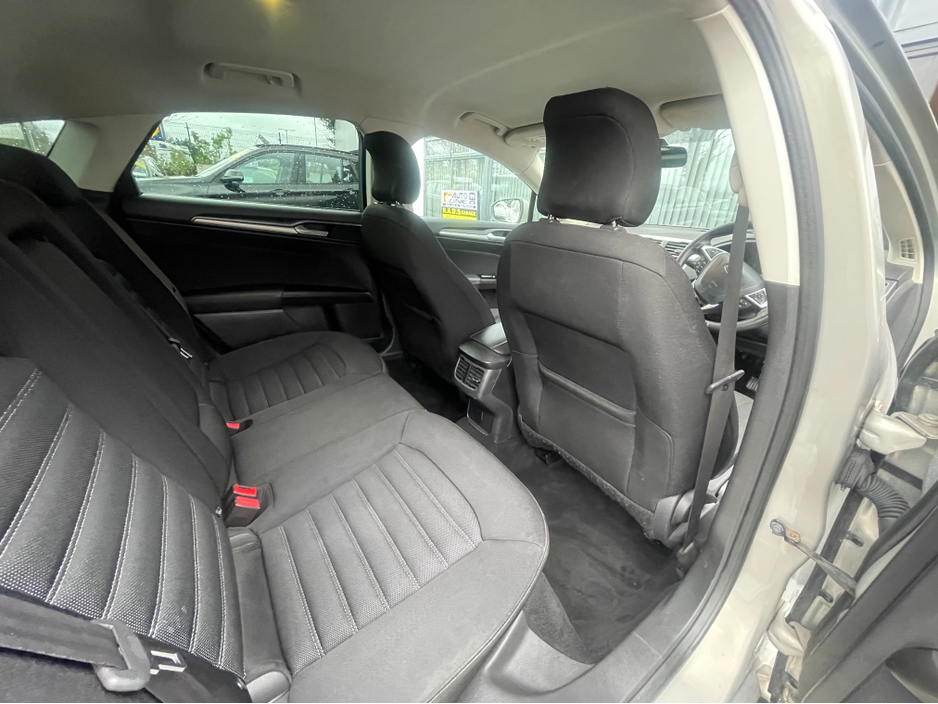 2016 Ford Mondeo - image 8