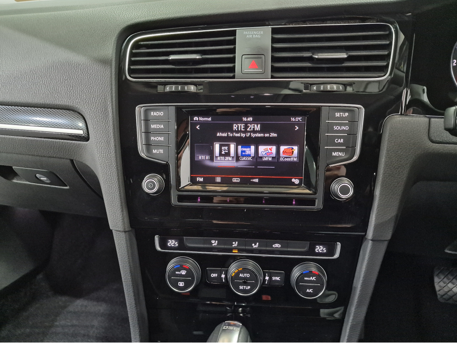 2013 Volkswagen Golf - image 13