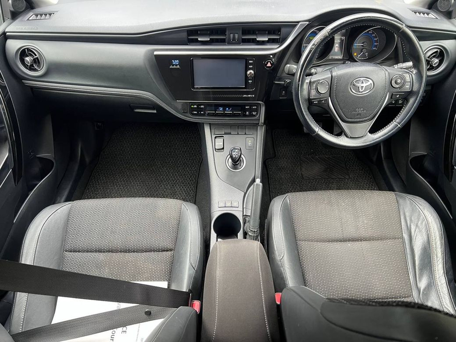 2017 Toyota Auris - image 9