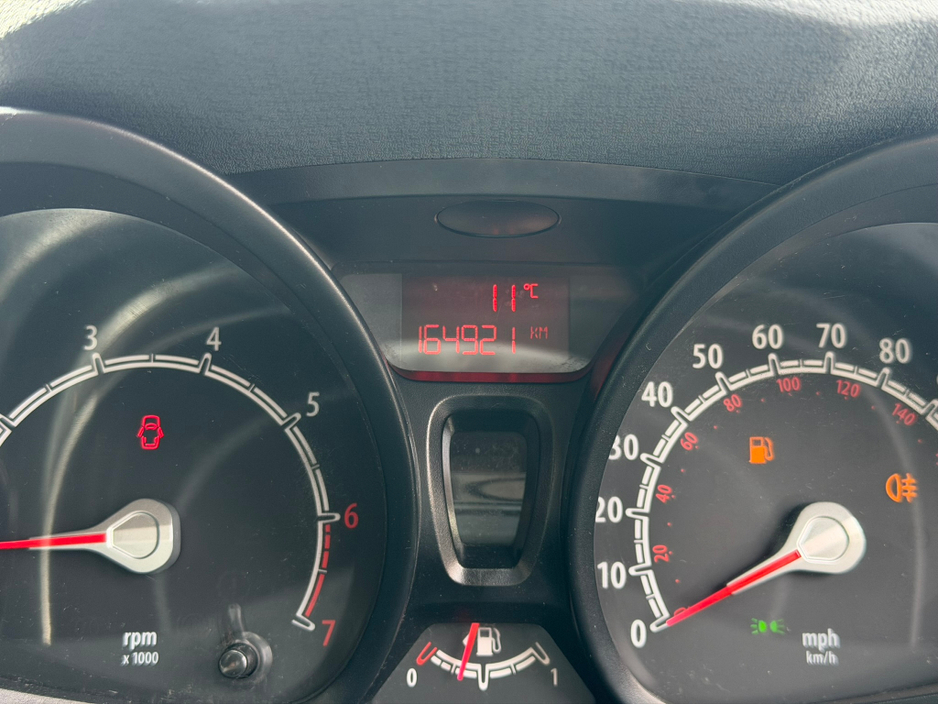 2011 Ford Fiesta - image 22