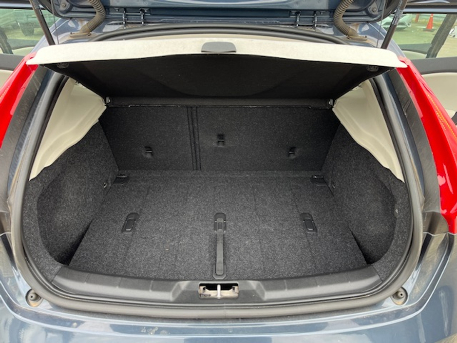 2019 Volvo V40 COMING SOON // 2.0 AUTOMATIC  // FINANCE AVAILABLE