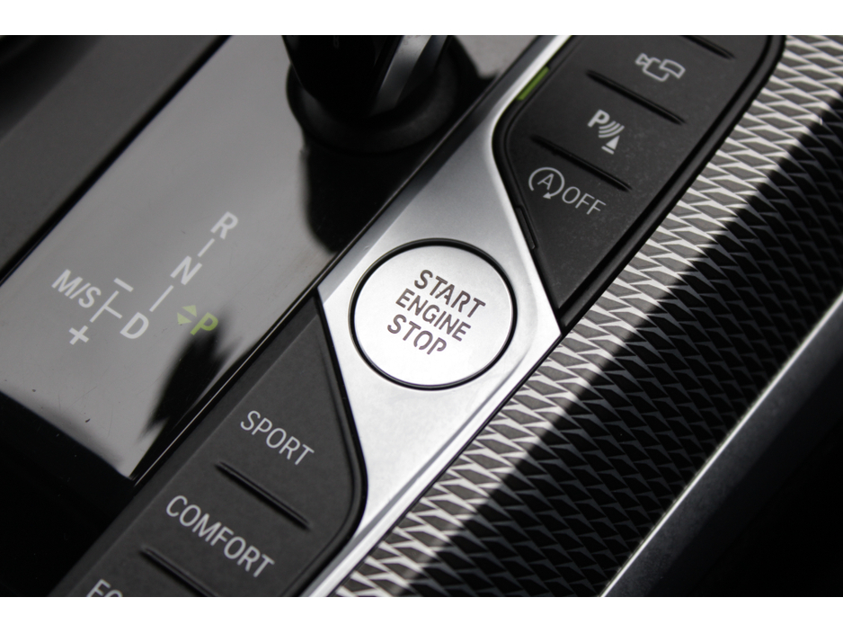 2021 BMW 3 Series - image 20