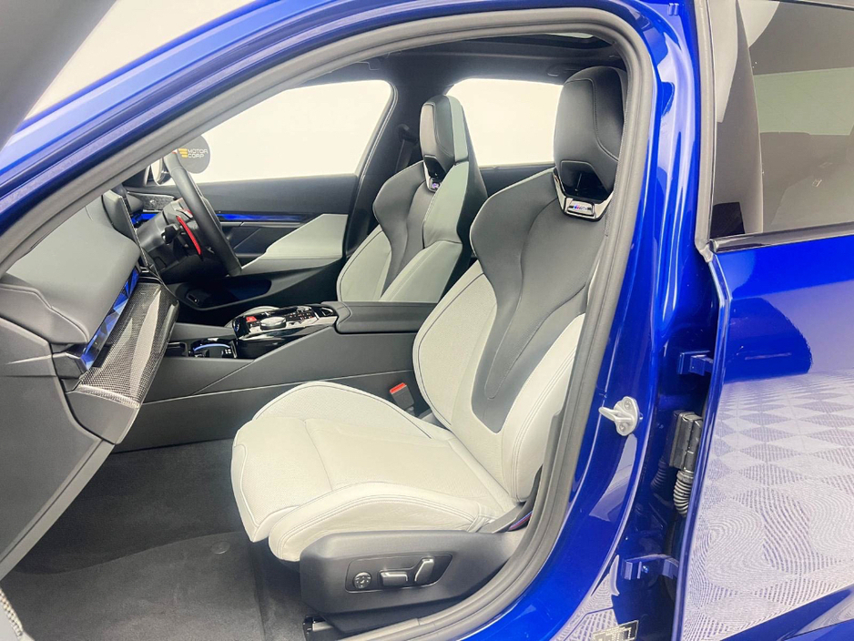 2025 BMW M5 M5 4.4 PHEV 727HP MARINA BAY €127,990