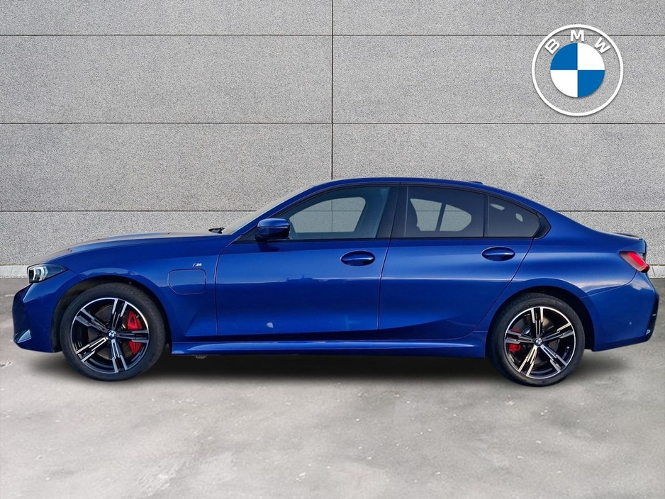 2025 BMW 3 Series - image 3