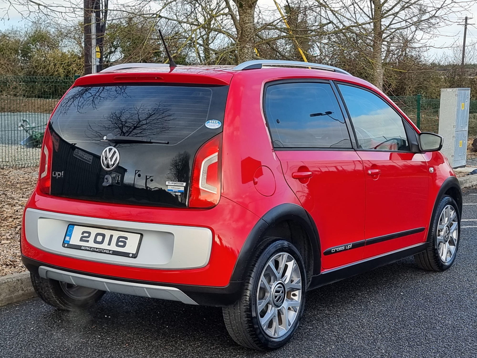2016 Volkswagen up! - image 3