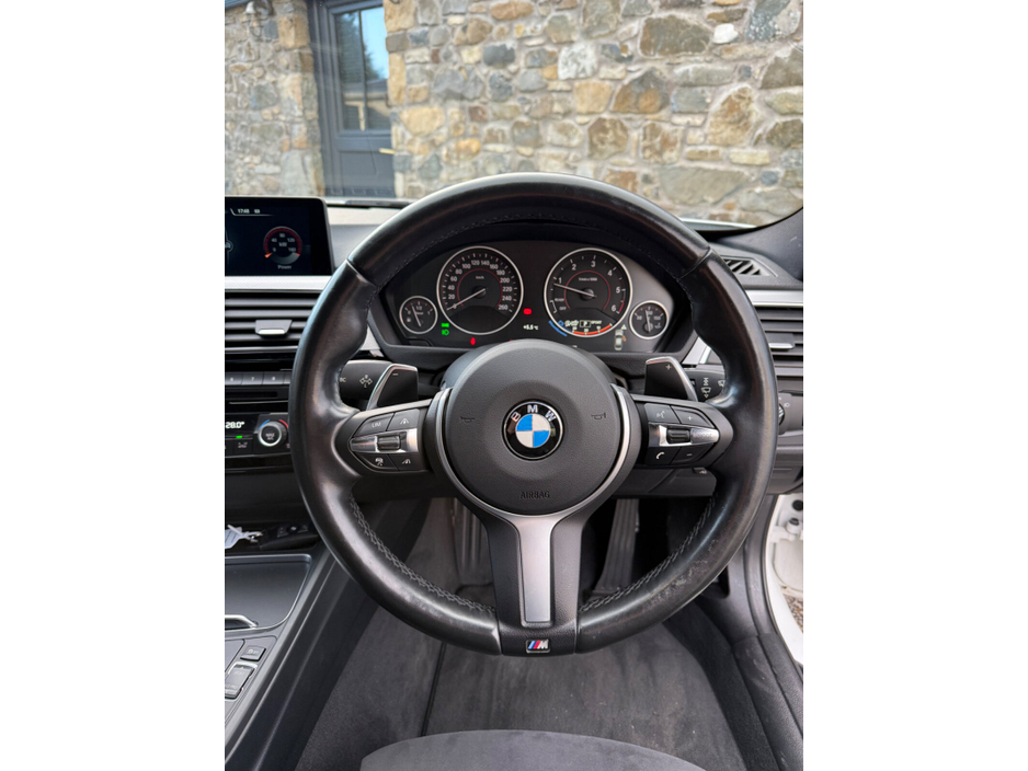 2017 BMW 3 Series - image 11