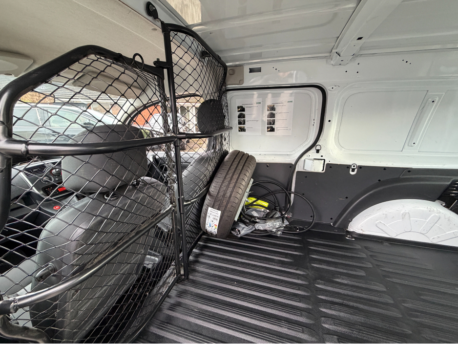 2020 Renault Kangoo - image 22