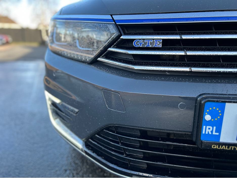 2018 Volkswagen Passat - image 36