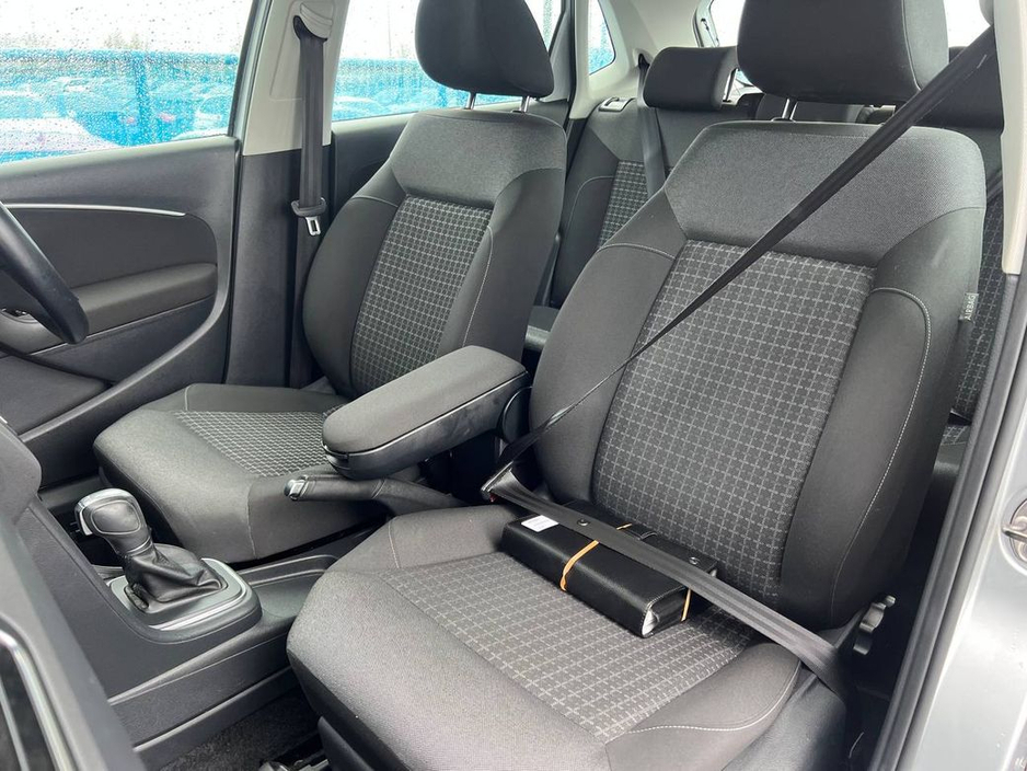 2015 Volkswagen Polo - image 6