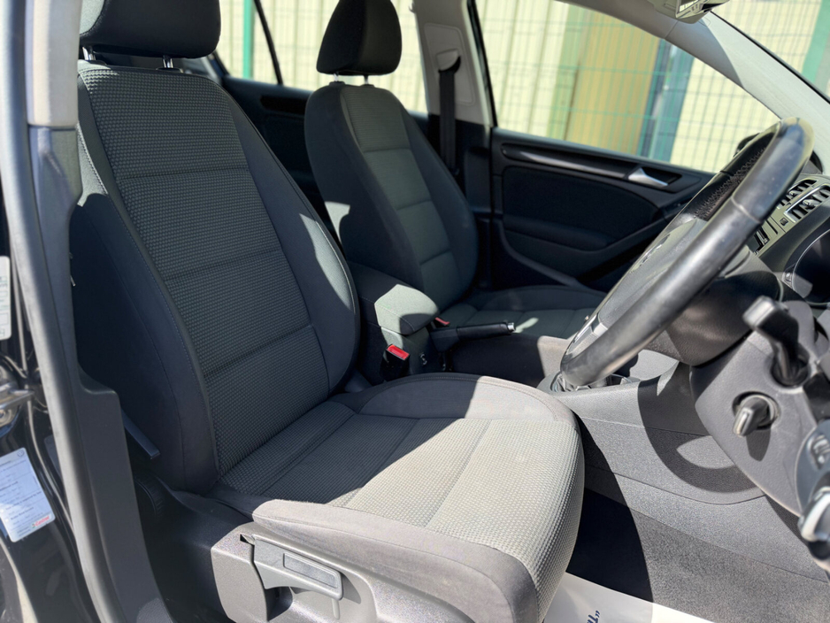 2012 Volkswagen Golf - image 10