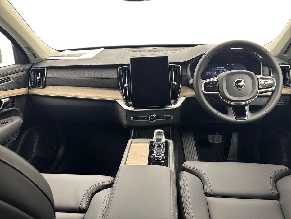2026 Volvo XC90 - image 8