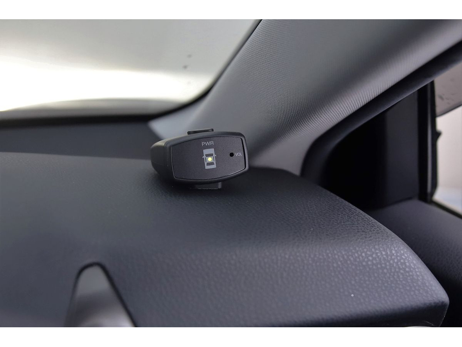 2017 Toyota Camry 2.5 HYBRID *PARK SENSORS*REVERSE CAM* €19,890