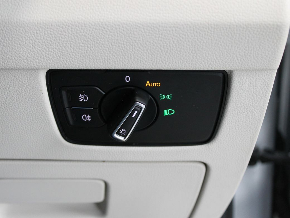 2018 Volkswagen Passat - image 25