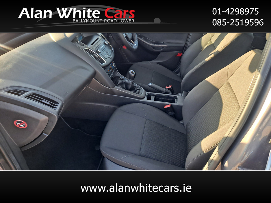 2016 Ford Focus - image 16