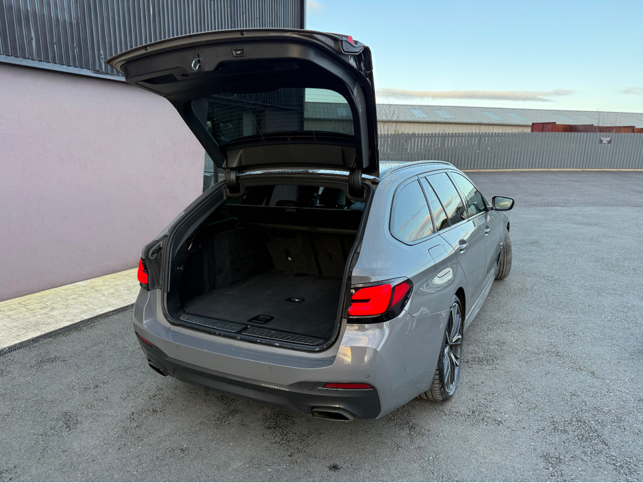 2022 BMW 5 Series - image 14