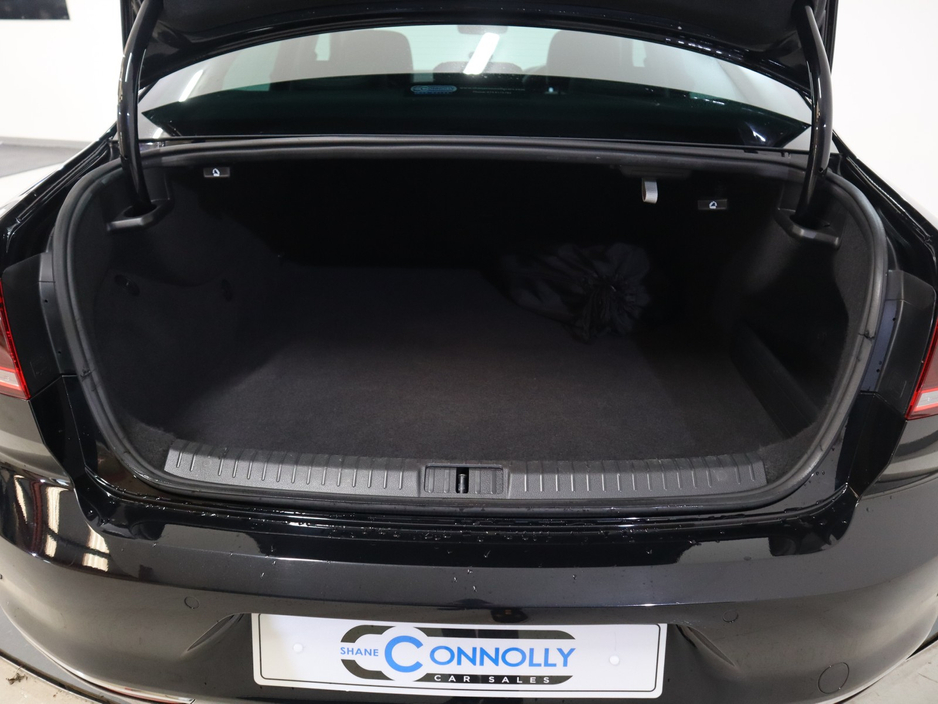 2022 Volkswagen Passat - image 28