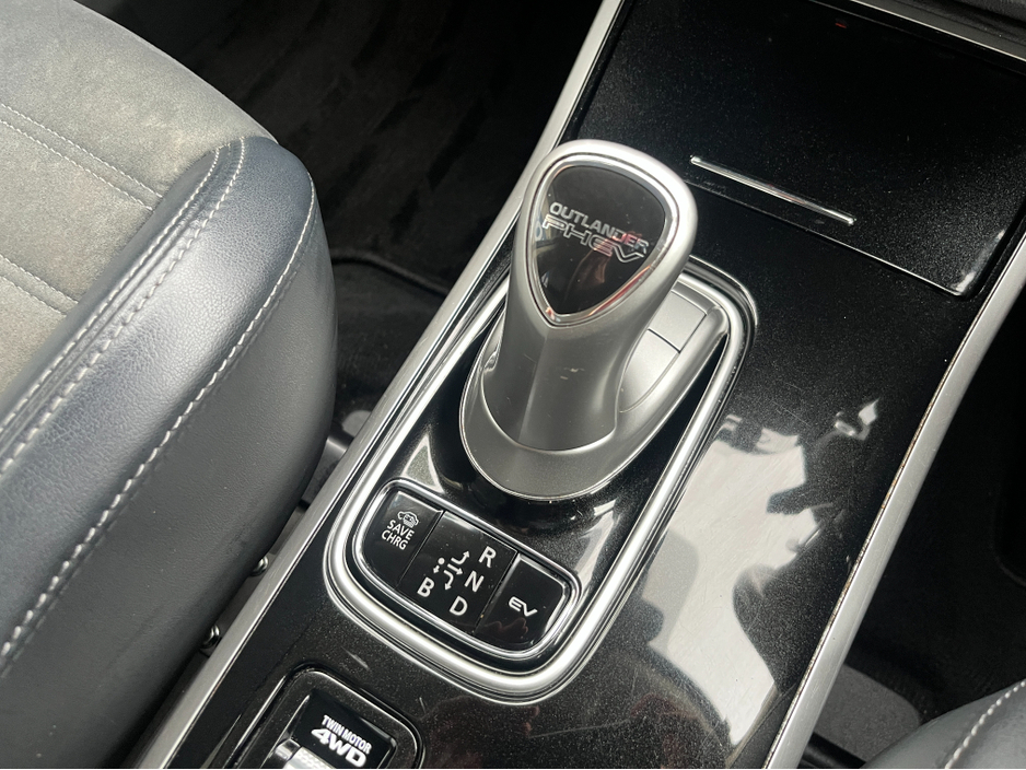 2020 Mitsubishi Outlander G 4WD AUTOMATIC PHEV 2.4 PETROL //HIGH SPEC//HALF LEATHER ELECTRIC HEATED SEATS//HEATED STEERING WHEEL//REVERSE CAMERA//KEYLESS ENTRY// €24,950