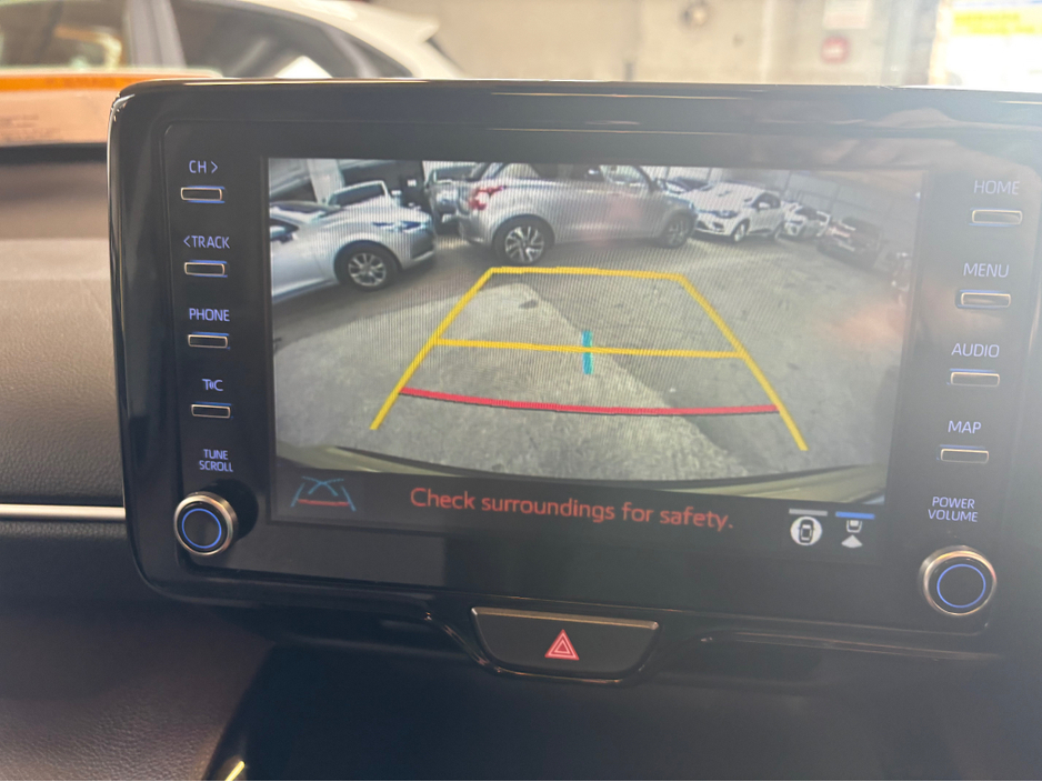 2021 Toyota Yaris - image 10