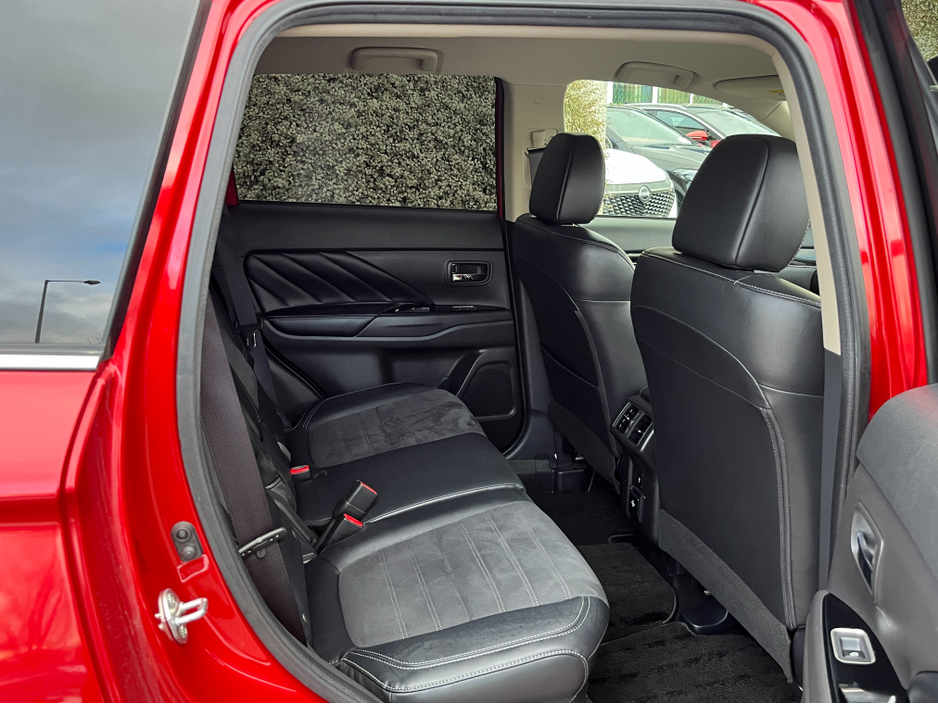 2019 Mitsubishi Outlander G 4WD AUTOMATIC 2.4 PETROL PLUG IN HYBRID //HIGH SPEC//HALF LEATHER SEATS//HEATED SEATS AND STEERING WHEEL//REVERSE CAMERA//KEYLESS ENTRY// €22,950