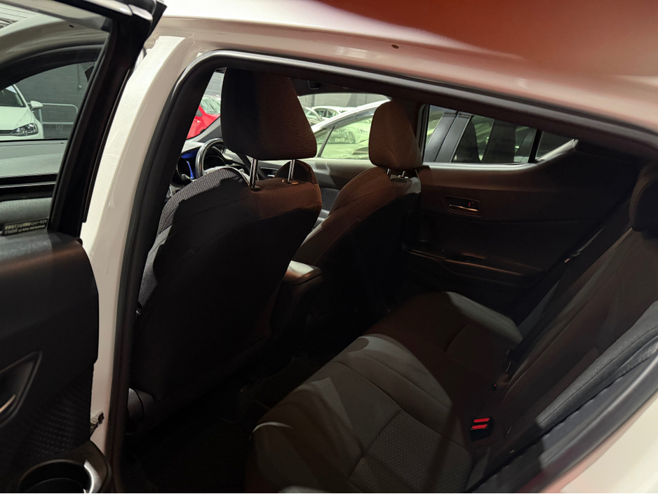 2018 Toyota C-HR 2018 Toyota C-HR Hybrid S-model (high spec) €19,249