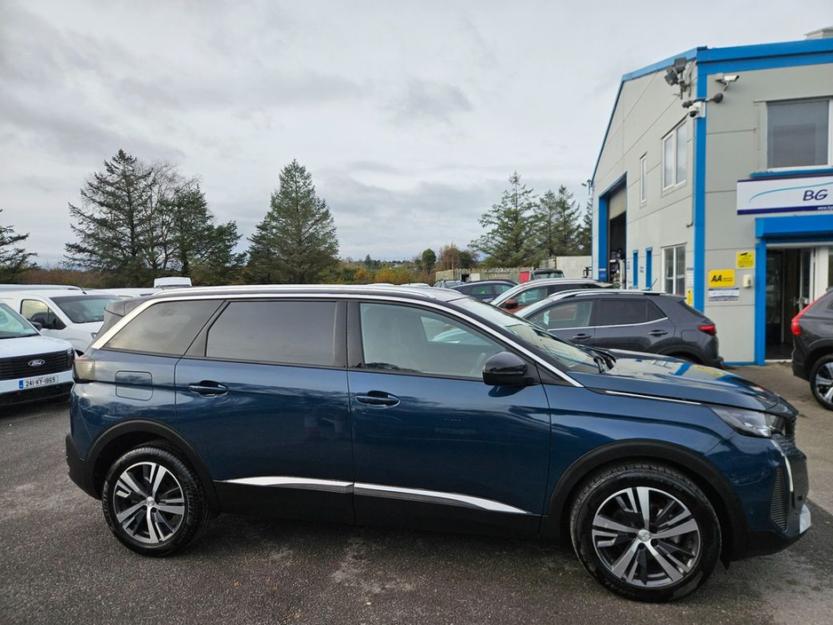 2023 Peugeot 5008 - image 14