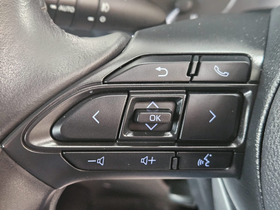 2021 Toyota Yaris - image 9