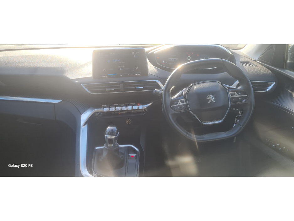 2017 Peugeot 3008 - image 8