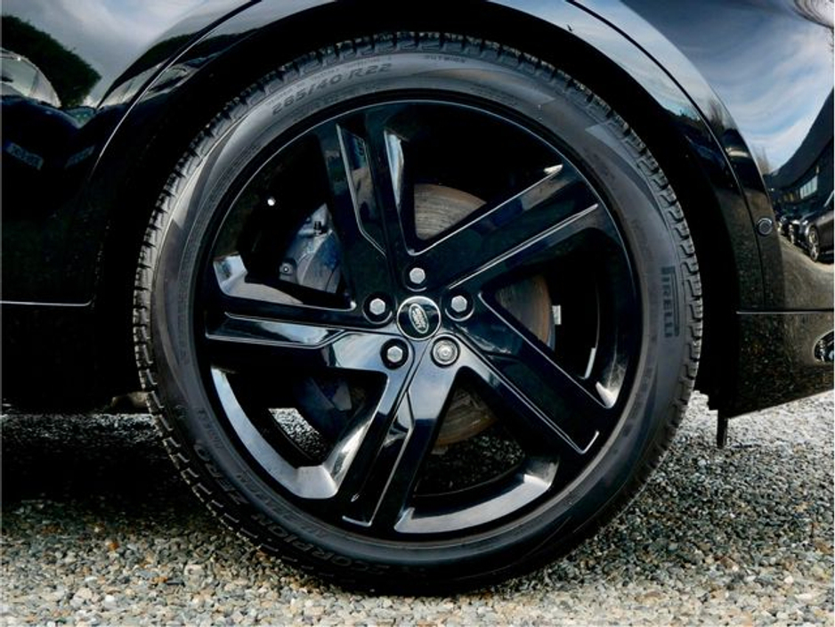 2025 Land Rover Discovery - image 3