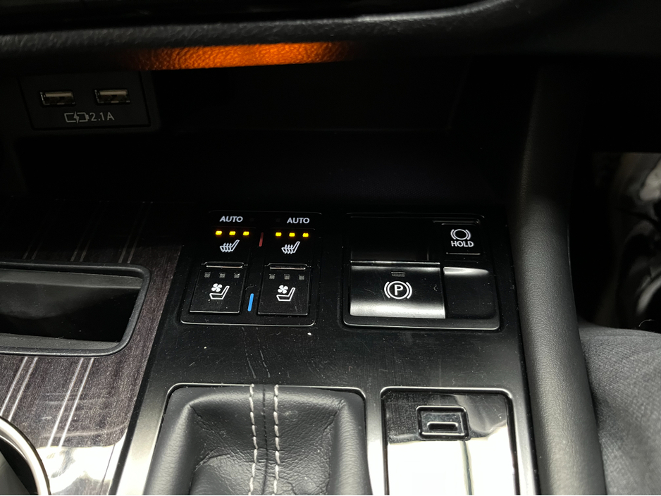 2020 Lexus RX 450hL - image 25