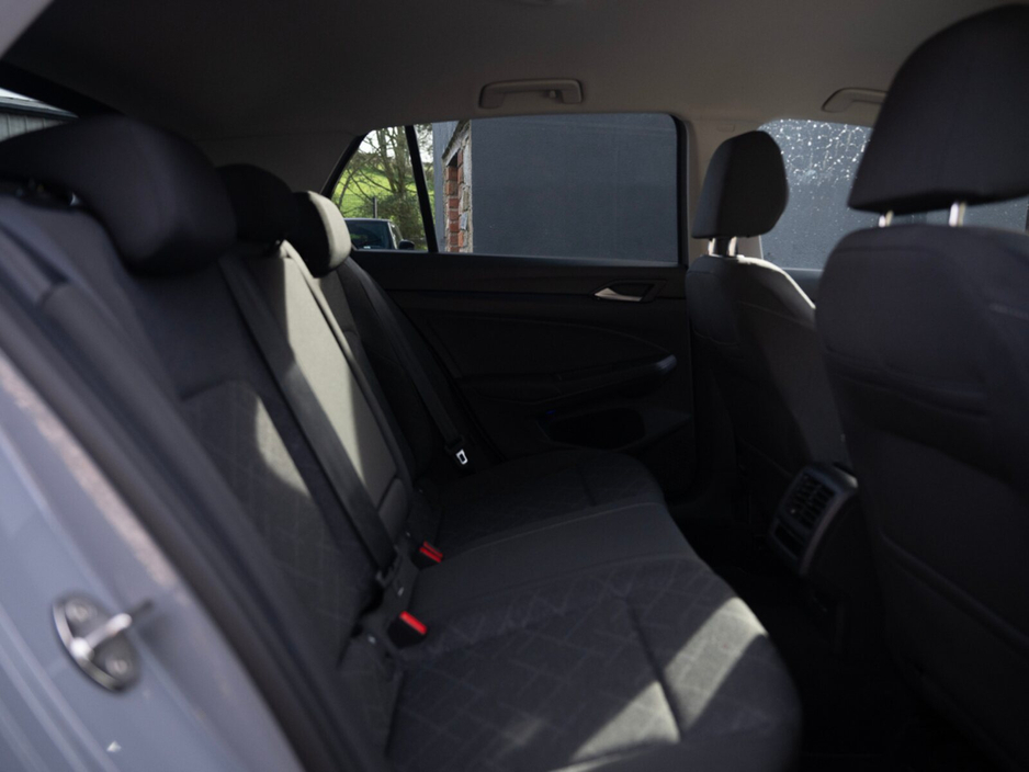 2022 Volkswagen Golf - image 15