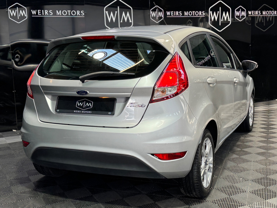 2013 Ford Fiesta - image 7