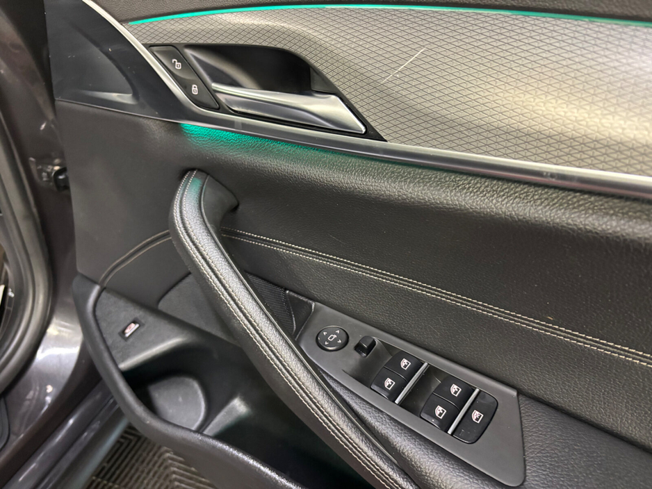 2018 BMW 5 Series - image 12