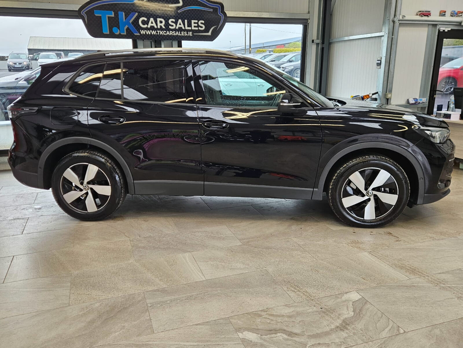 2024 Volkswagen Tiguan - image 2