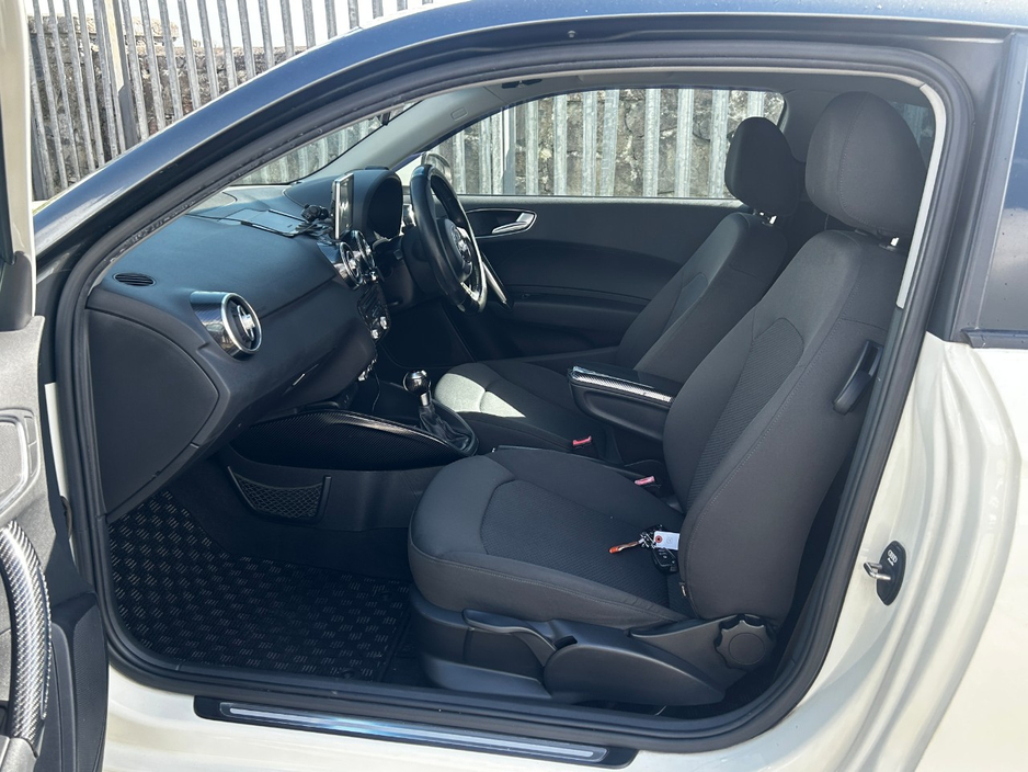 2013 Audi A1 - image 6