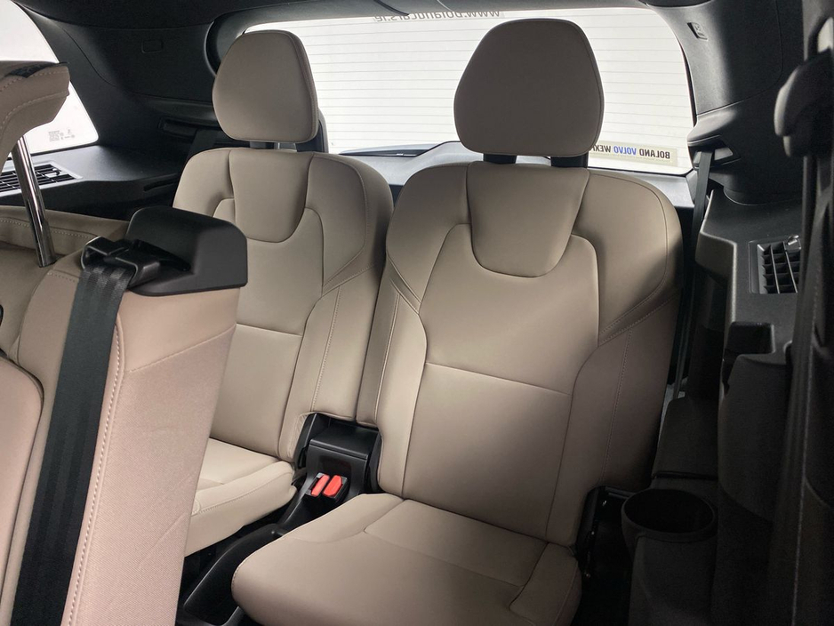 2025 Volvo XC90 - image 14