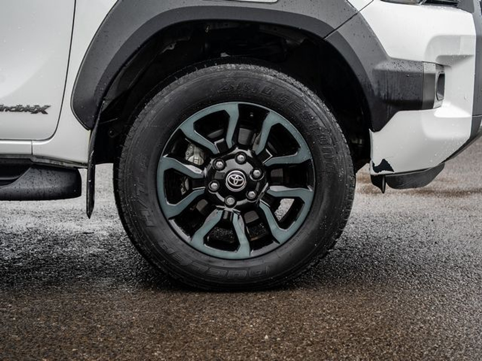 2024 Toyota Hilux - image 3