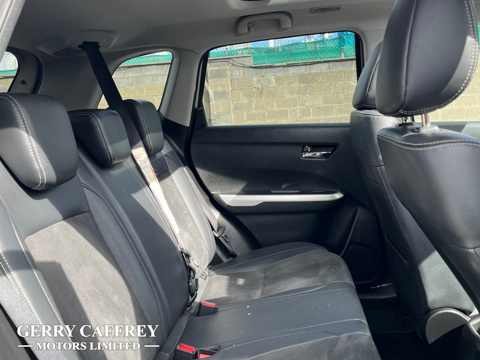 2016 Suzuki Vitara - image 10