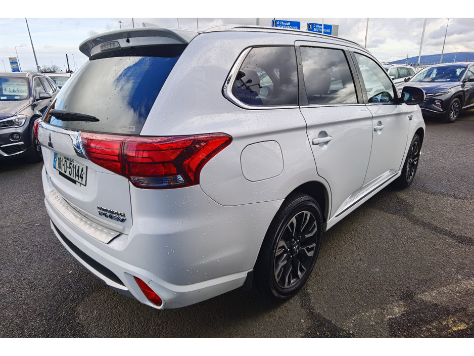 2018 Mitsubishi Outlander - image 5