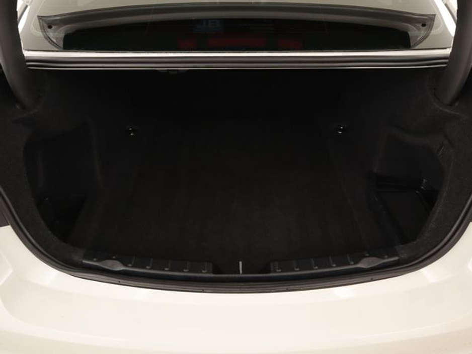 2015 BMW 3 Series - image 13